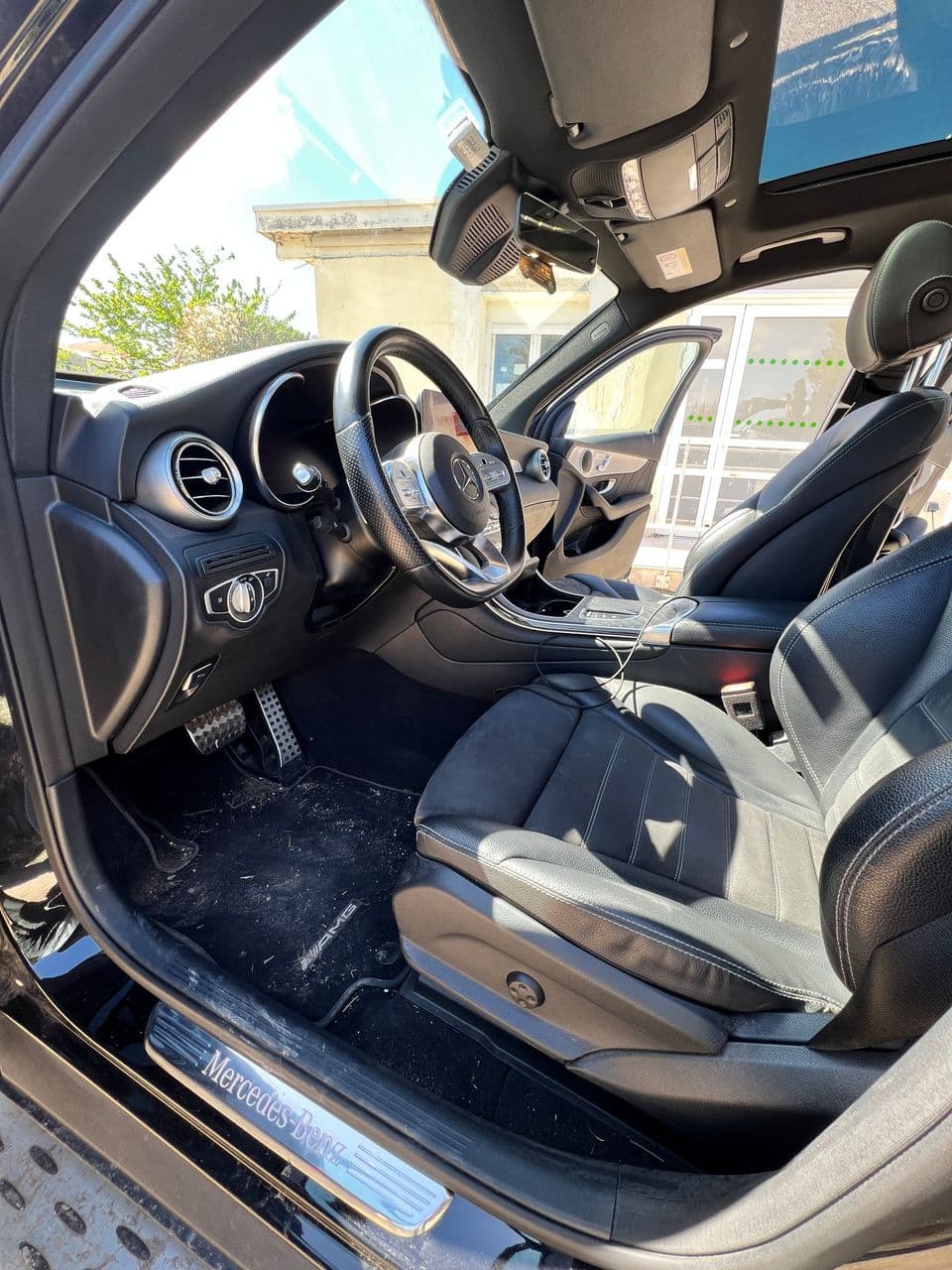 Nettoyage intérieur complet sur cette mercedes glc